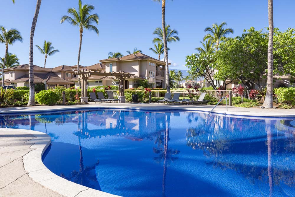Two pools with hot tub/spa
