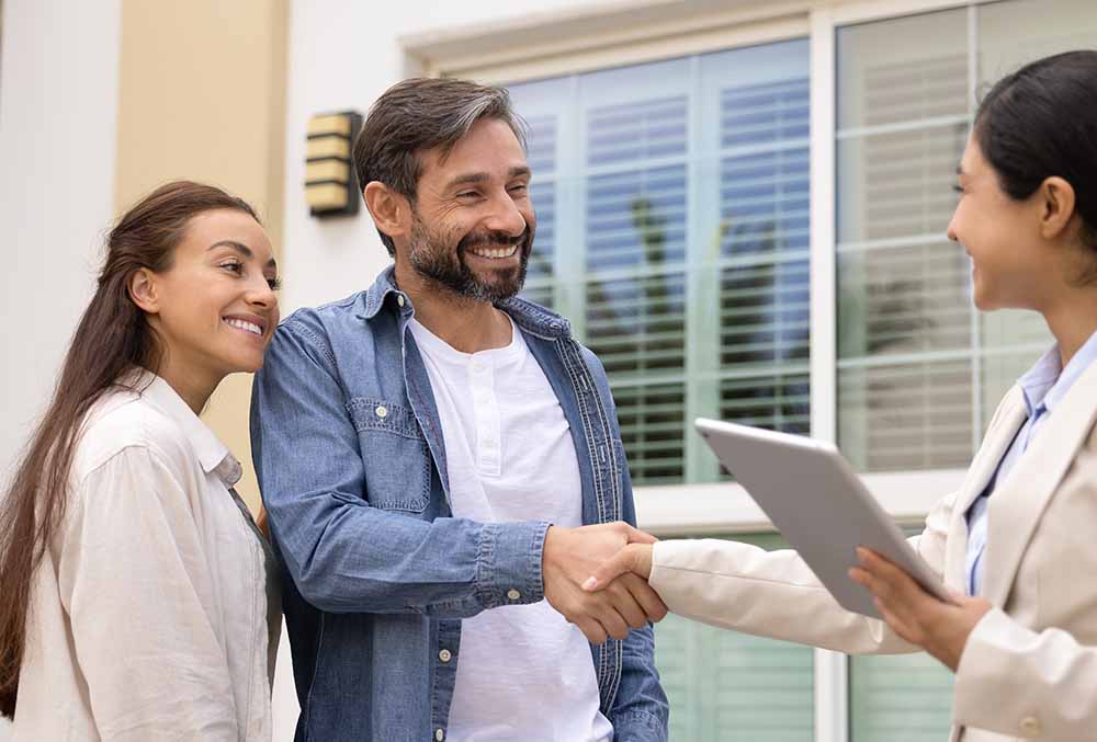 Do Sellers Need to Be Present at Closing in Hawaii?